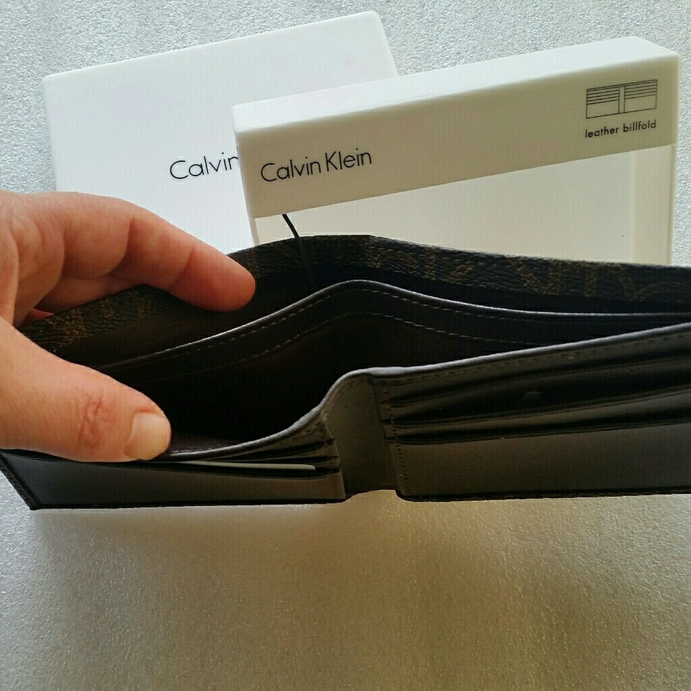 NWT authentic Calvin Klein men's wallet - Picture 4 of 5